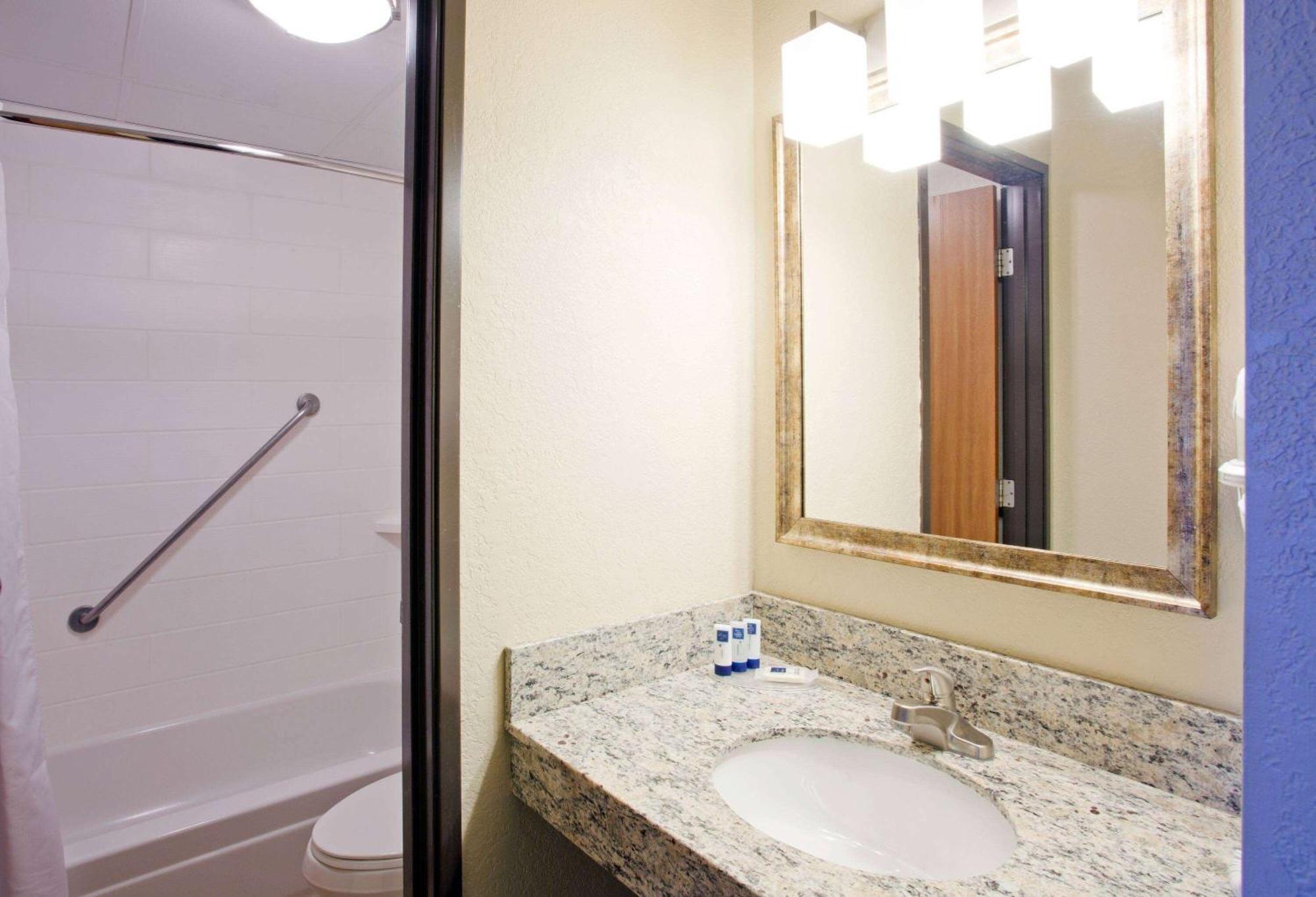 Americinn By Wyndham Alexandria Extérieur photo